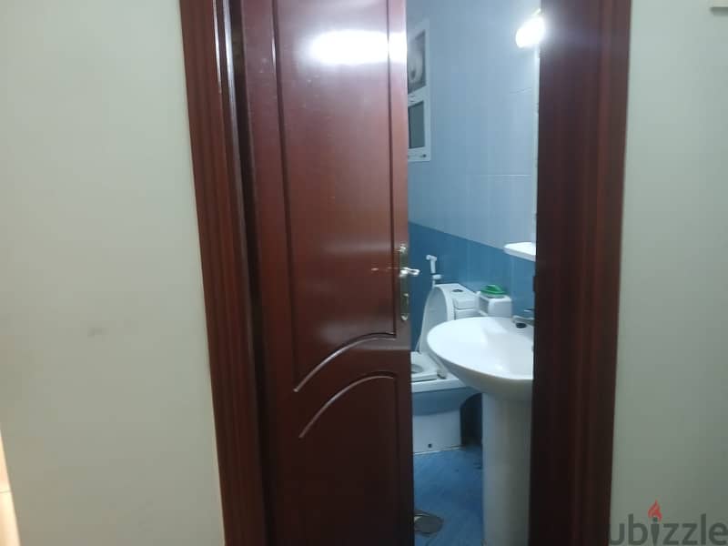 Master Room with attached bathroom for Rent executive bachelor Indians 1