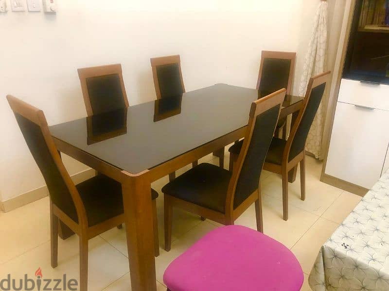 dinning table with 6 chairs 0