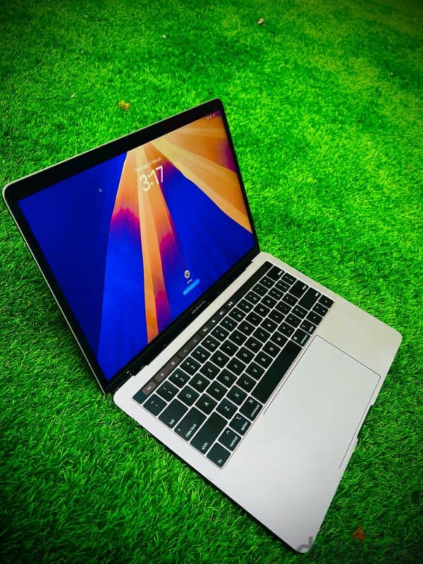 Apple MacBook Pro Touch Bar 13" 2019 1