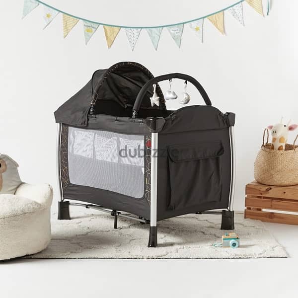 Travel cot 1