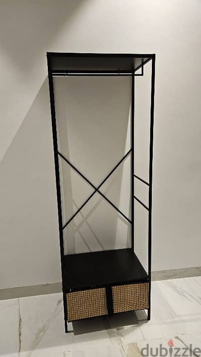 Clothing rack with storage, like new, 2m tall