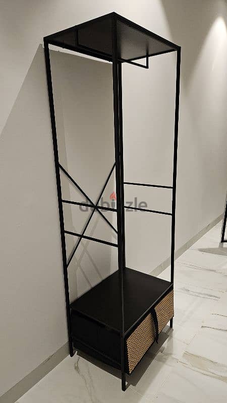 Clothing rack with storage, like new, 2m tall 1