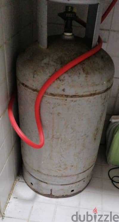 Gas Cylinder Medium Size With Regulator Gas For Sale Price Just 22 OMR