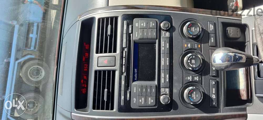 Mazda CX-9 CD player in mint condition 0