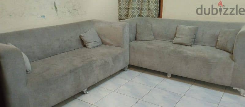 Expat leaving sale, Sofa set for 6 people, 6 cushion, 1 center table 4