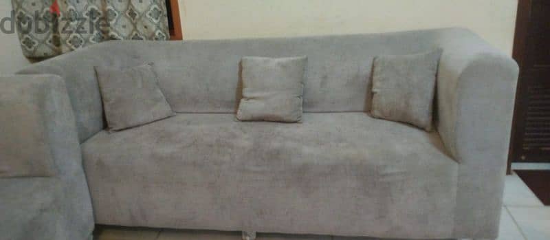 Expat leaving sale, Sofa set for 6 people, 6 cushion, 1 center table 9