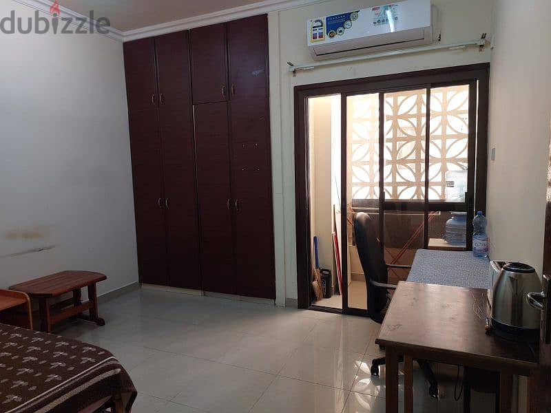 Room for rent in Al khuwair 5