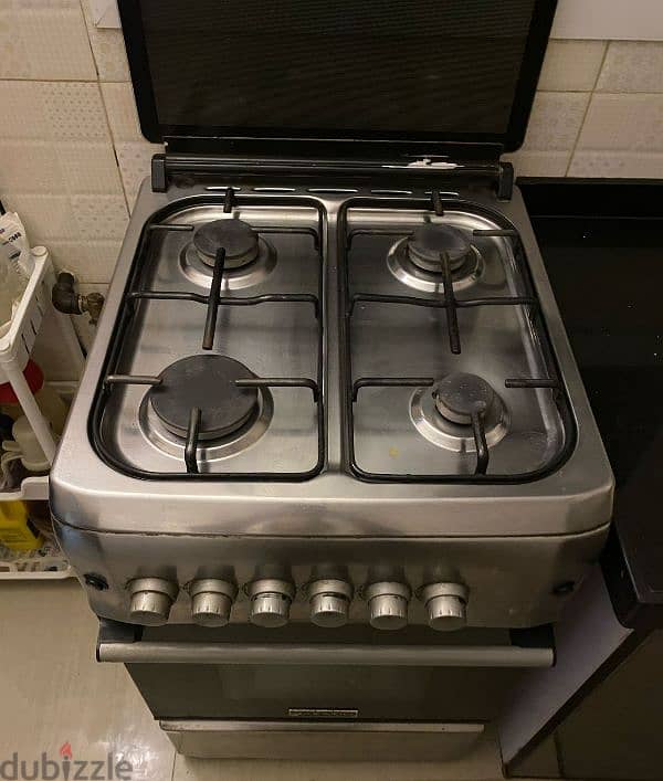 4 Burner Gas Stove, with grill and BBQ 3