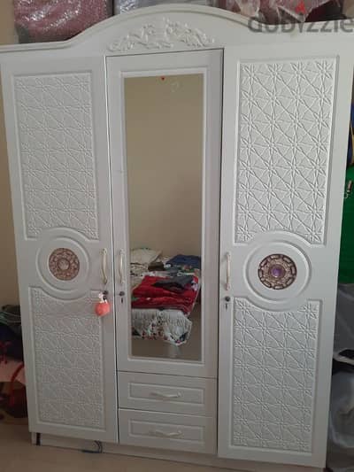 3 door wardrobe