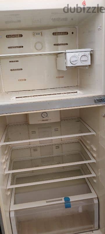 very good condition fridge 1