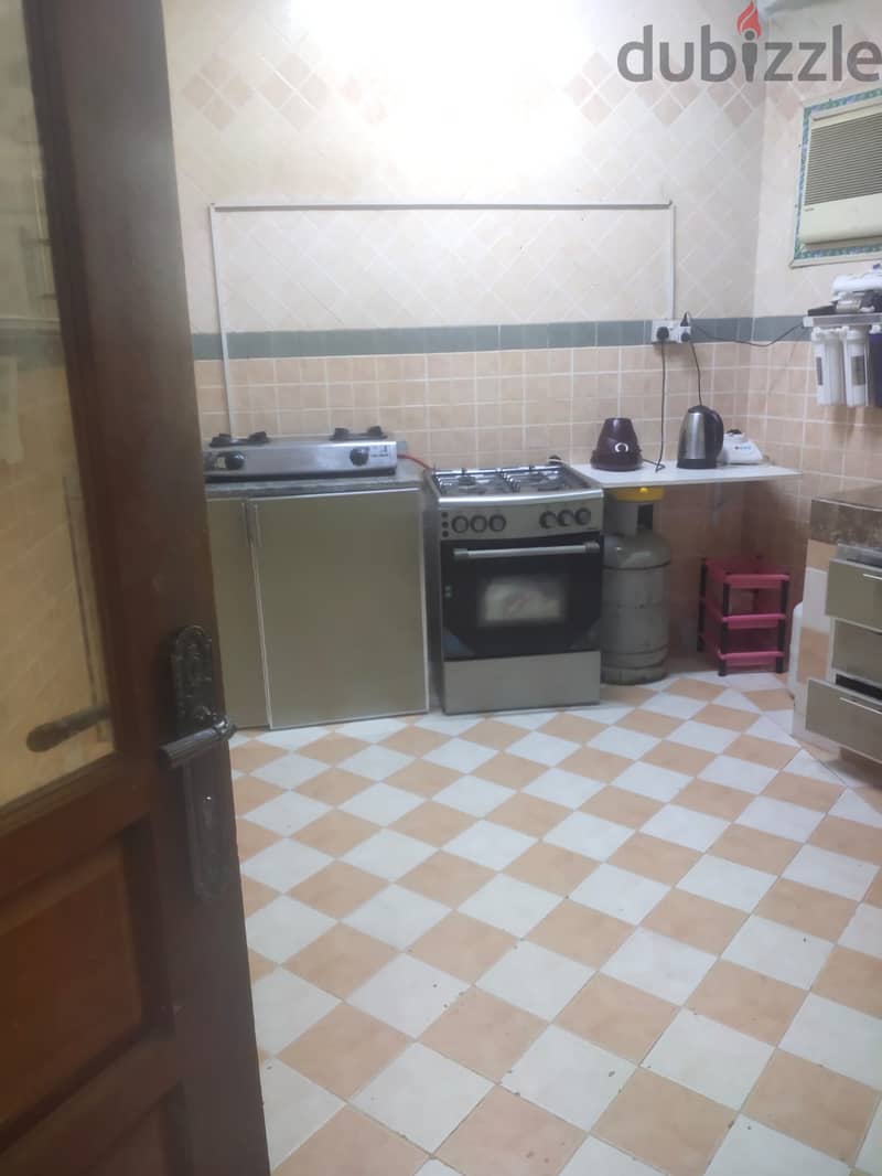 Room with toilet  and shared kitchen with  and hall available for rent 4