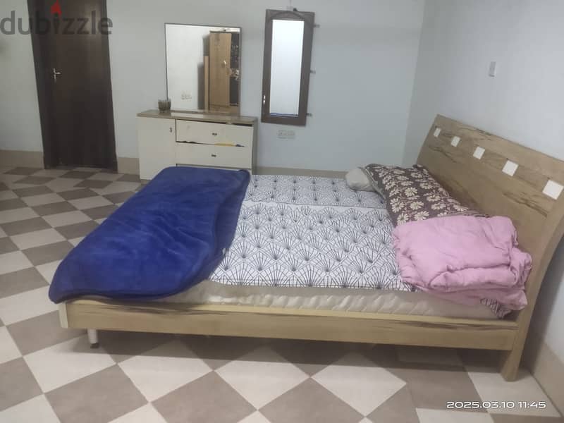 Room with toilet  and shared kitchen with  and hall available for rent 6