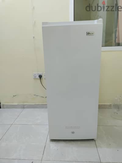 Oscar Refrigerator, Model ORF 200 DF HW