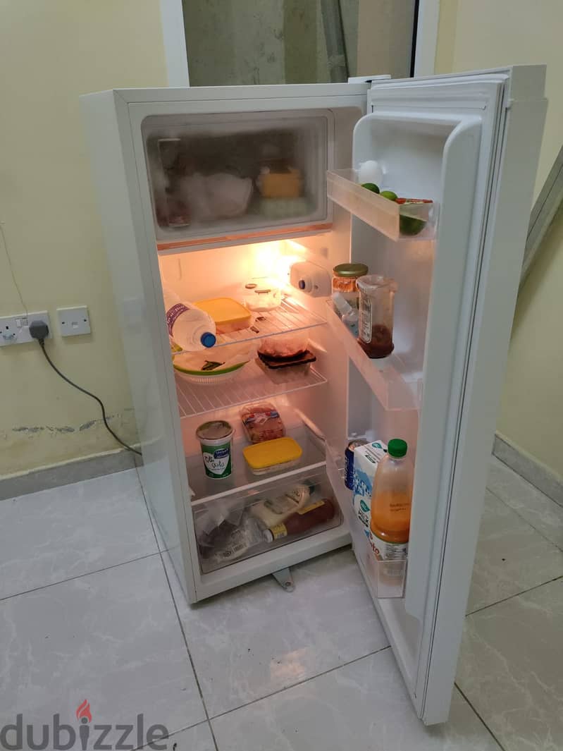 Oscar Refrigerator, Model ORF 200 DF HW 4