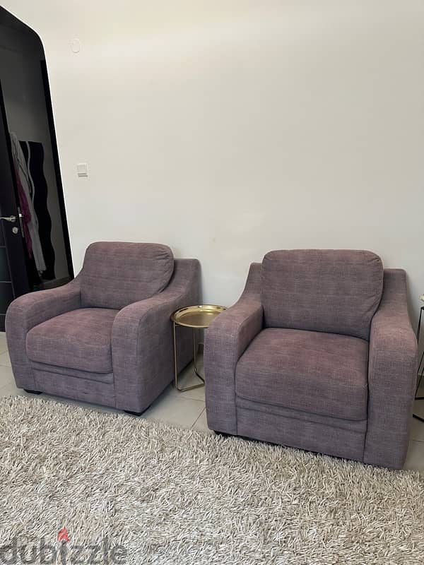 2 1-seater Sofa chairs ٢ سوفة قليل الاستعمال نظيفات 0