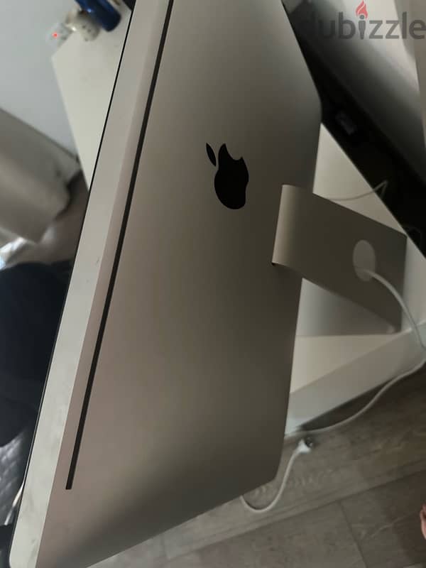 27 inch 2017 model iMac including keyboard and mouse 1