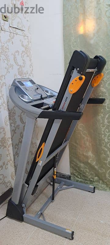 Treadmill 2Hp Like new (Can be Delivere also for Serious buyer) 1