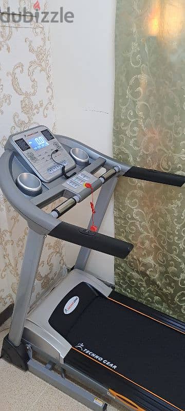 Treadmill 2Hp Like new (Can be Delivere also for Serious buyer) 2