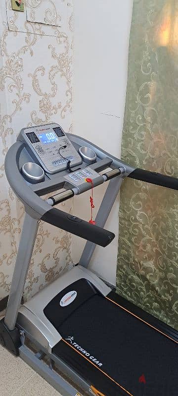 Treadmill 2Hp Like new (Can be Delivere also for Serious buyer) 5