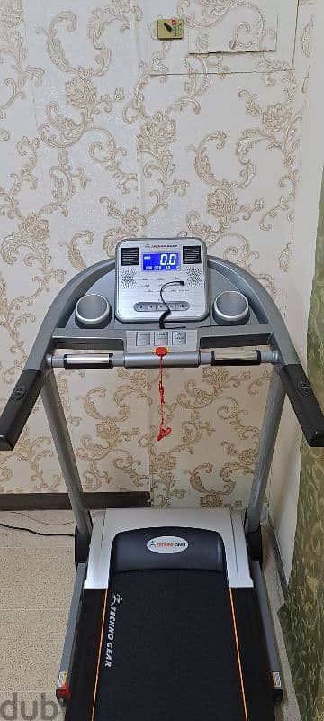 Treadmill 2Hp Like new (Can be Delivere also for Serious buyer) 6