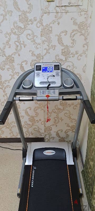 Treadmill 2Hp Like new (Can be Delivere also for Serious buyer) 7