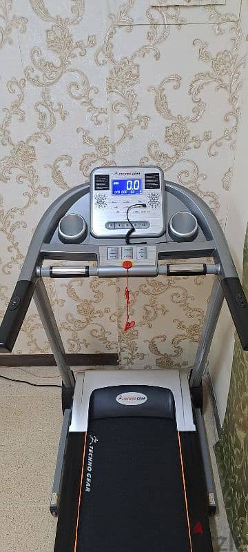 Treadmill 2Hp Like new (Can be Delivere also for Serious buyer) 11