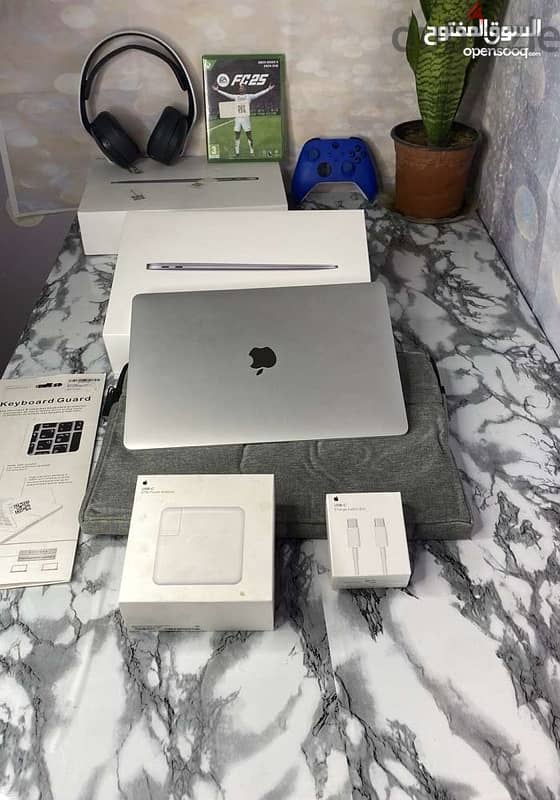 MacBook Air 2020 /m1 /8 ram/256 ssd 10