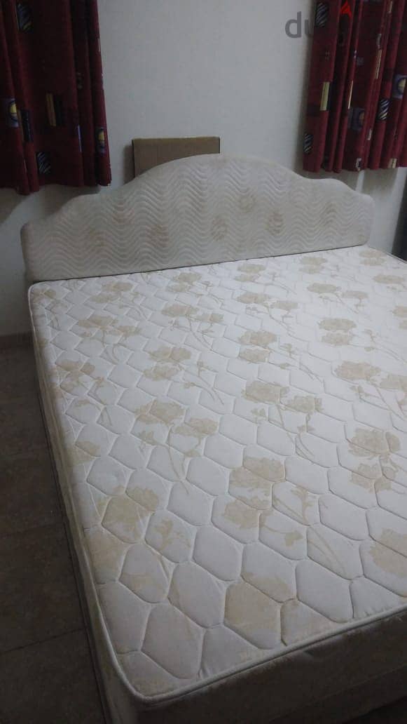 King size bed for sale 1