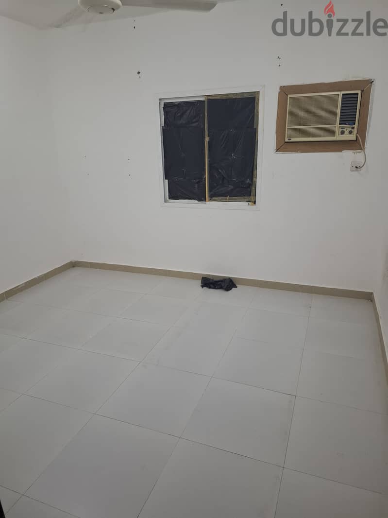 Share Room near  alhail south with attached toilet for bachelors near 1