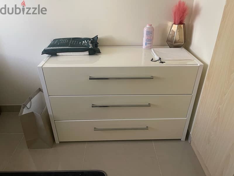 office table and chest of drawer 0