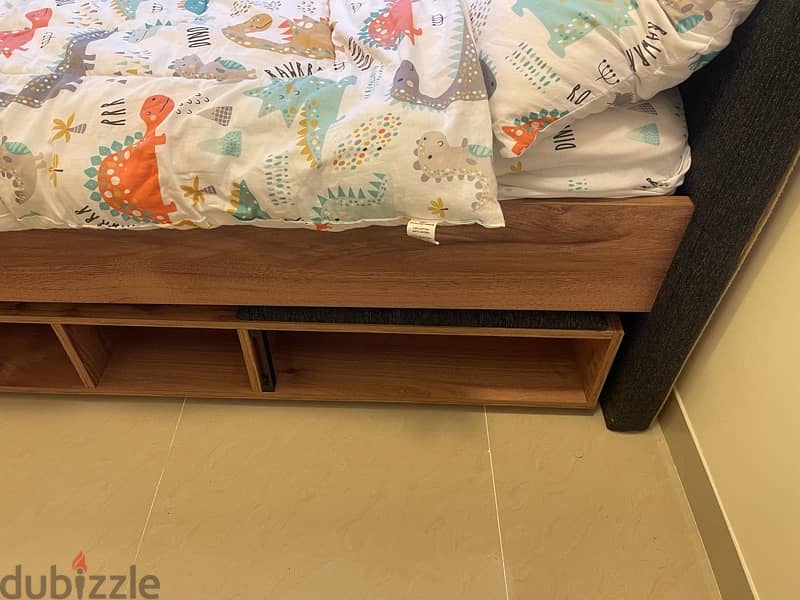 kids bed with side table 2