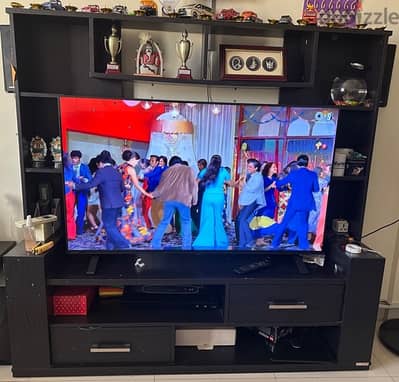 Toshiba 50 inch 4K TV (NEW) with TV unit Free