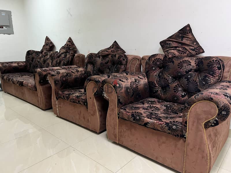 Sofa (3+1+1 seater ) 70 riyals near Mabela 1