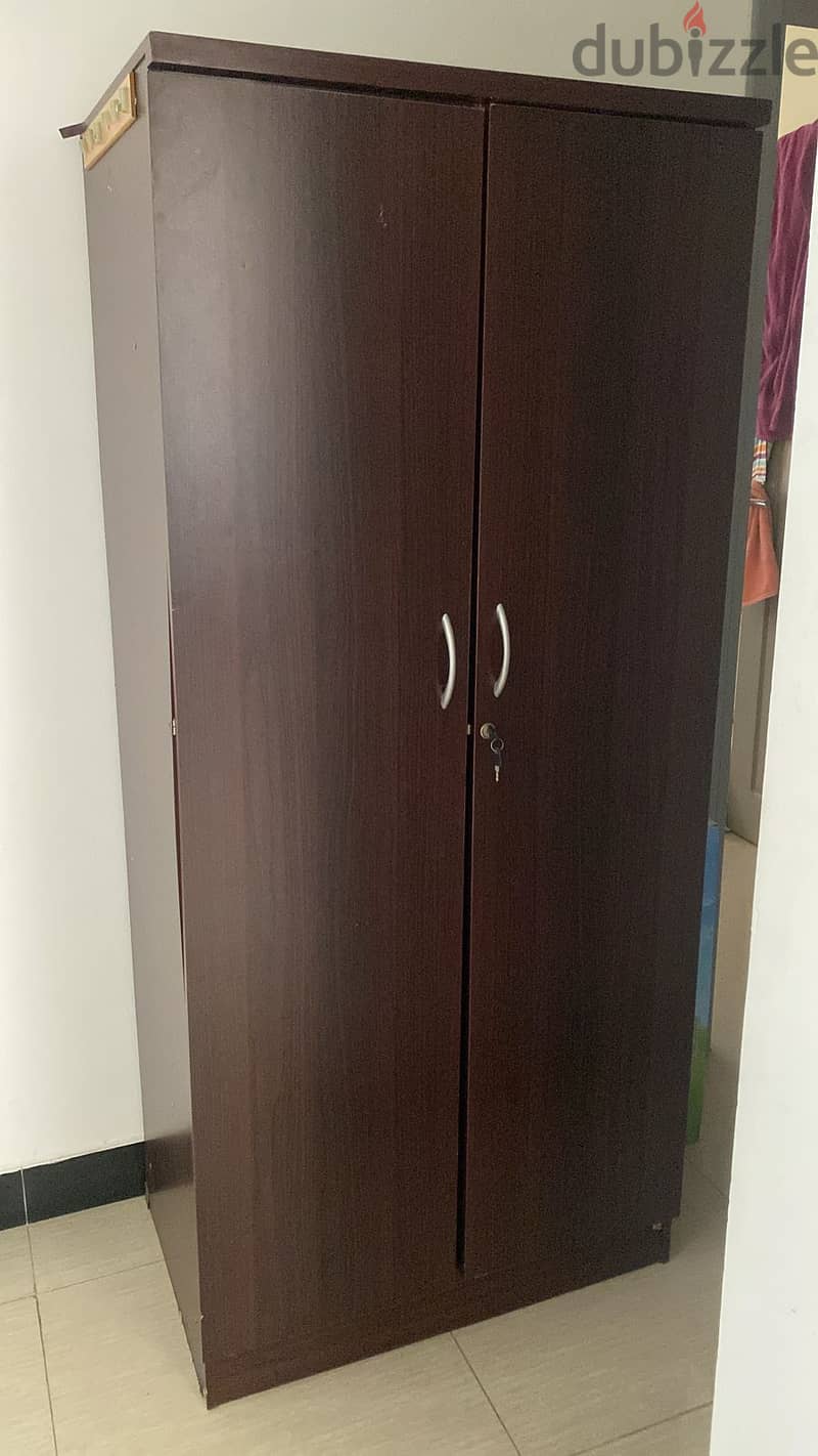 Neat and clean wardrobe 0