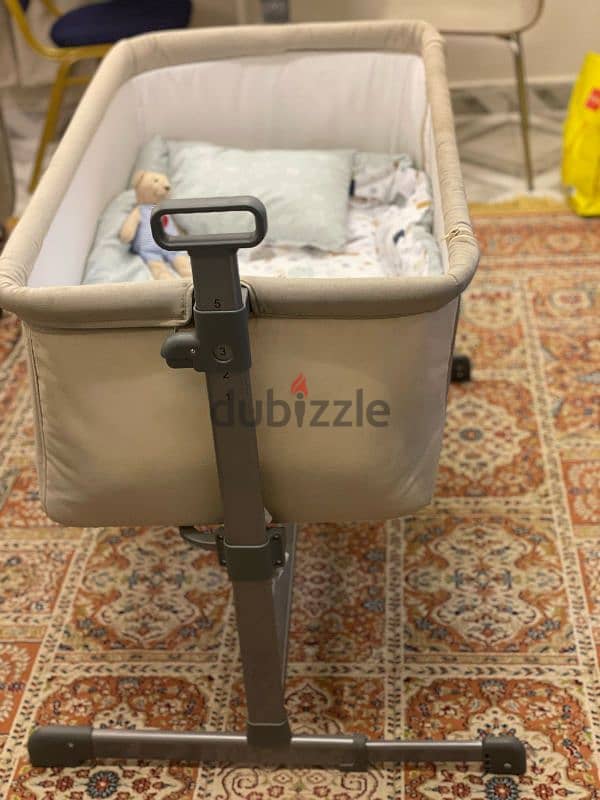 OMR 30 : 2 items : Center Point Juniors Bassinet And Juniors  Bounce 4