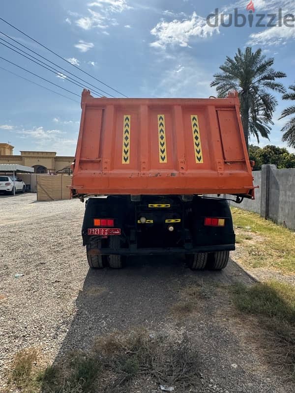 Man Tipper in Good Condition 7