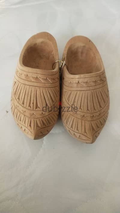 wooden shoe (showpiece)