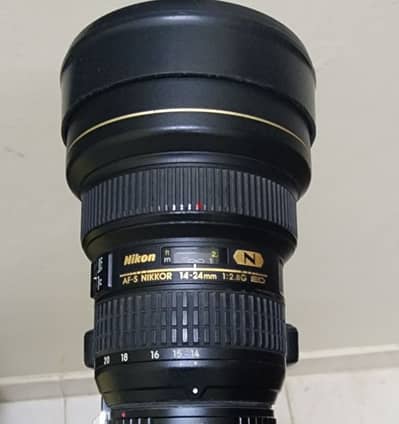 Nikon 14-24mm F2.8 عدسة