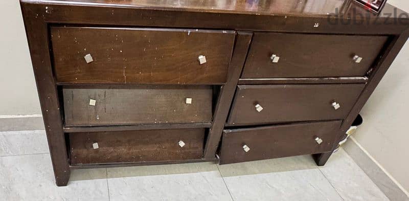 Bedroom Set For Urgent Sale. 2