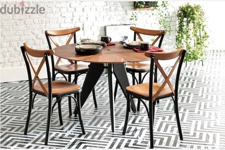 Enza Home 4-seater round dining table, rarely used and in lik new!