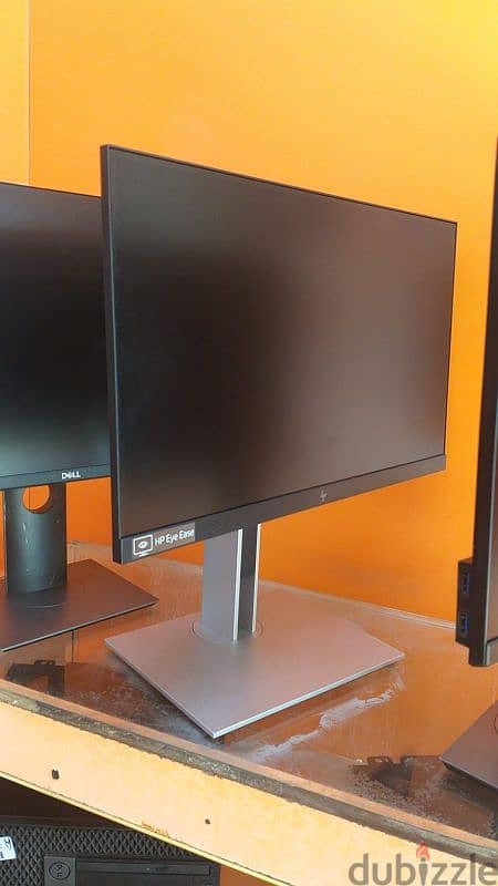 Good specs HP AND DELL MONITORS GOOD PRICES 3