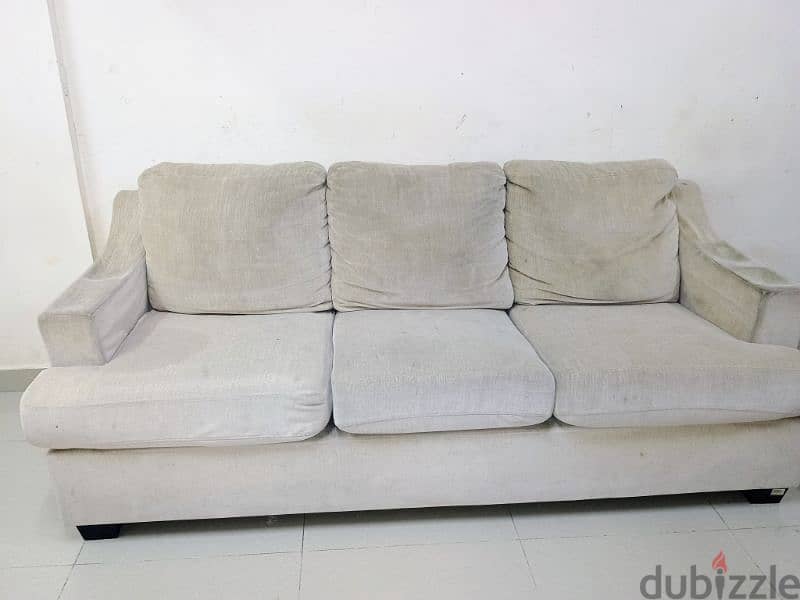 sofa 3+2  (650 OMR sofa ) selling 40 0