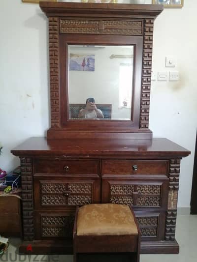 Dressing table