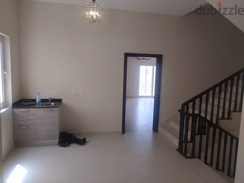 ADV118**4BHK+Maid villa for rent ion Mawaleh North 2