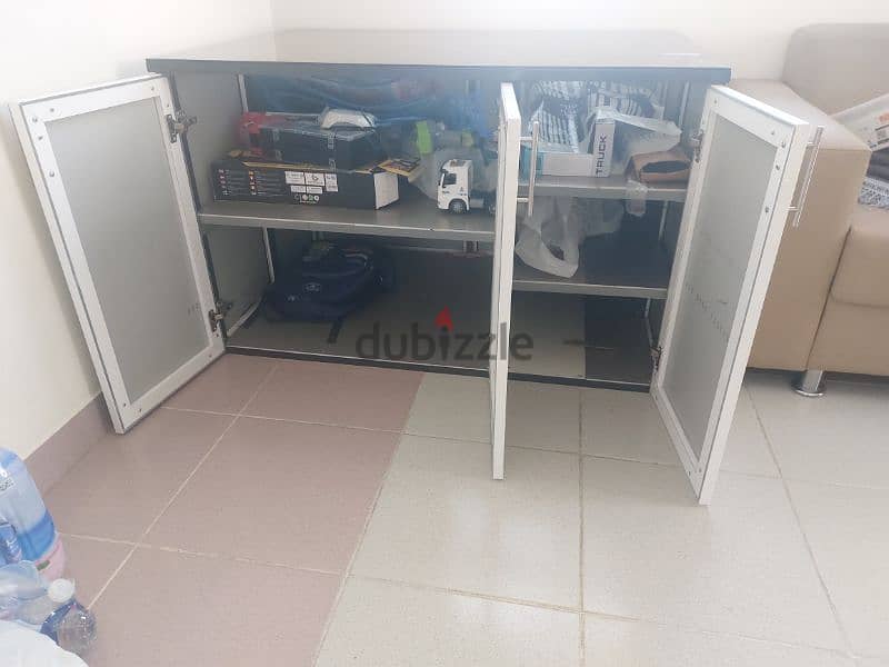 study table very good condition 2