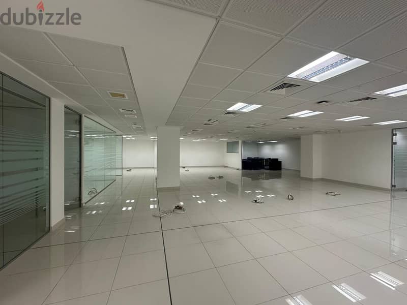 1000 SQM Ready Office Spaces in Prime Commercial Building, Qurum 4