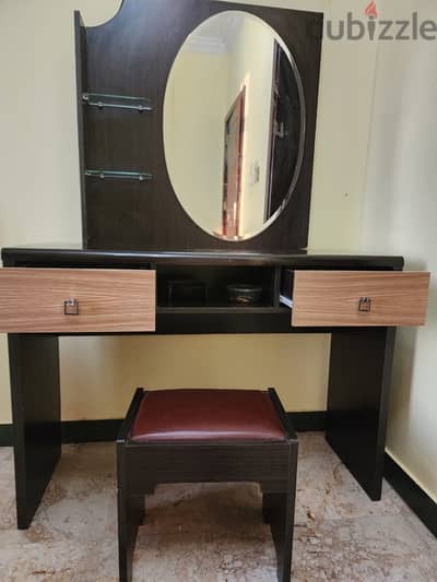 Dressing table with chair