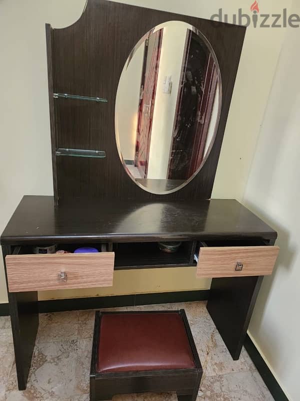 Dressing table with chair 2