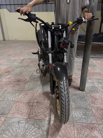 هوندا بتشيز 150cc نضيفه بس تحتاج كڤرات عق سعرك وبنتوكل باذن الله