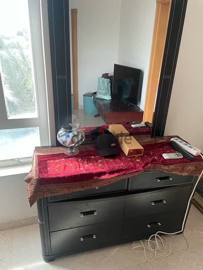 Vanity mirror table